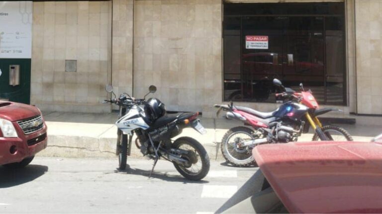 Delincuentes se llevan USD 500.000 de agencia bancaria de Portovelo tras perforar una pared