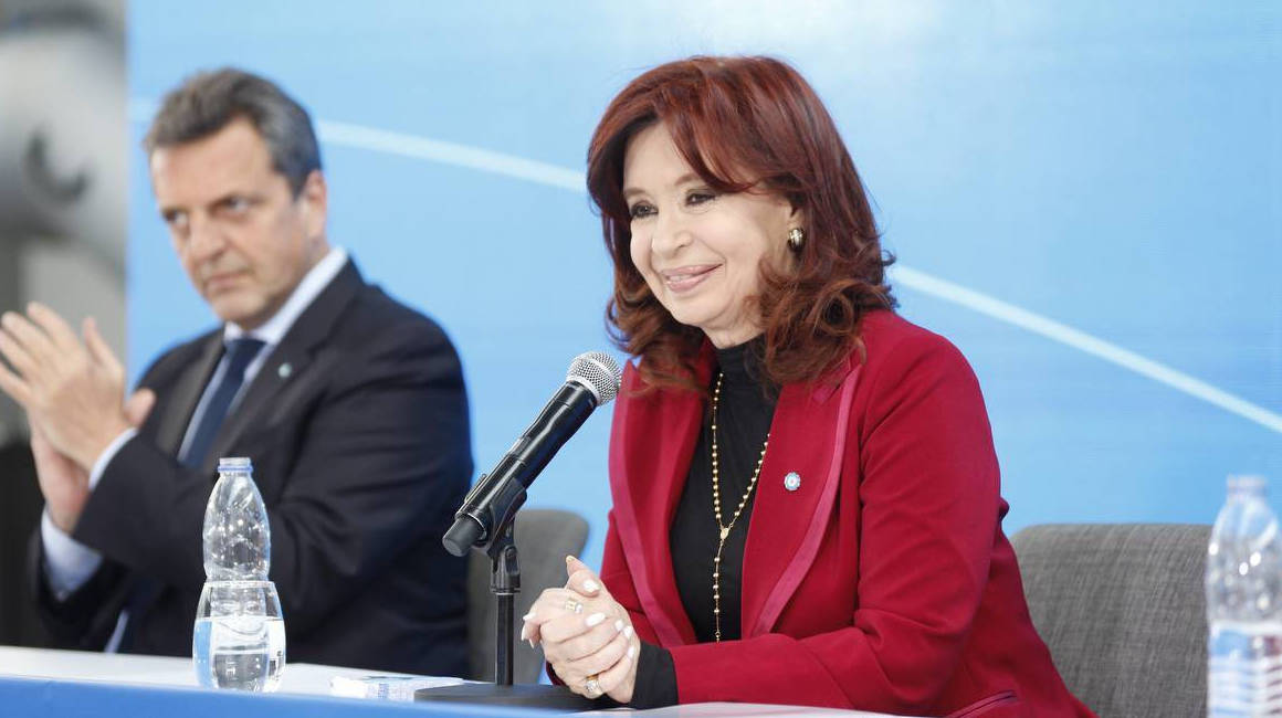 La vicepresidenta Cristina Fernádez, en un acto de Aerolíneas Argentinas. Julio de 2023.