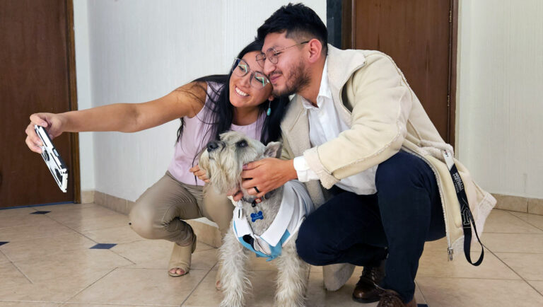 Arte, risas y amor por los perritos en el Teatro Victoria de Quito