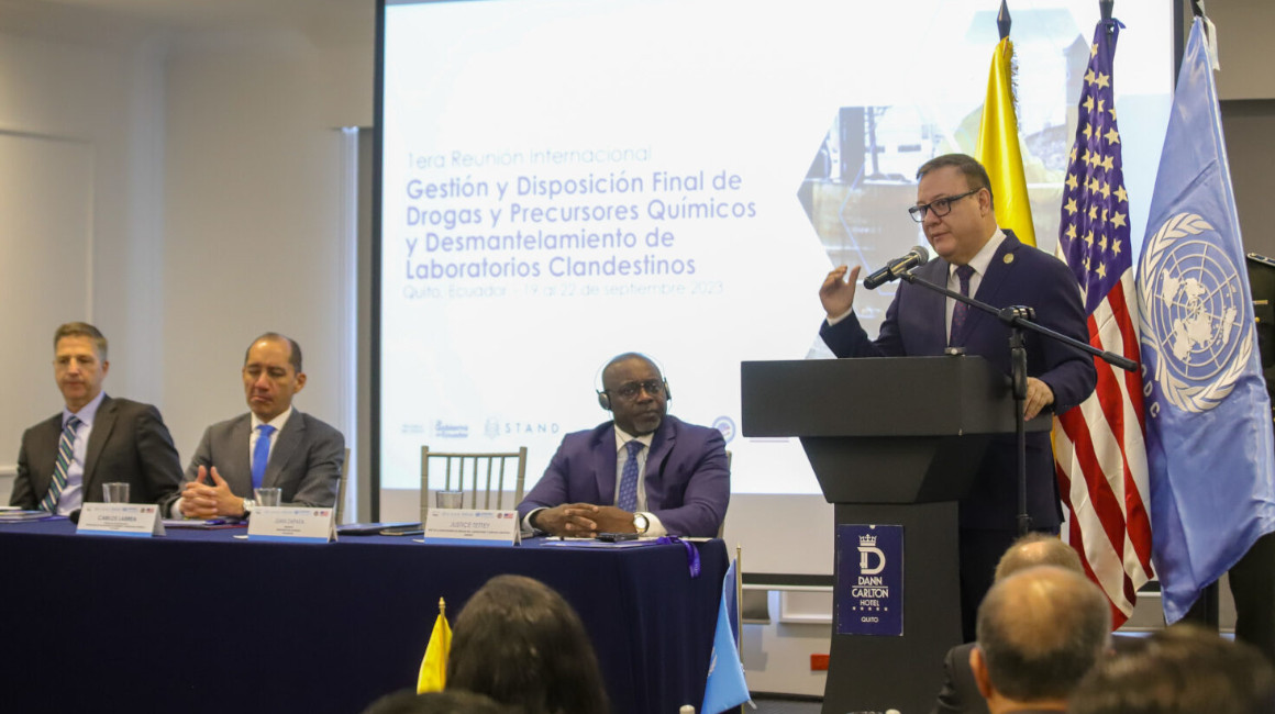 El ministro del Interior, Juan Zapata, durante la Primera Reunión Internacional sobre Gestión y Disposición final de Drogas y Precursores Químicos y Desmantelamiento de Laboratorios Clandestinos, el 19 de septiembre de 2023.