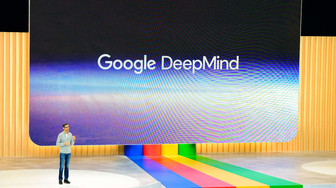 El director ejecutivo de Google, Sundar Pichai, habla sobre Google DeepMind, en mayo de 2023.