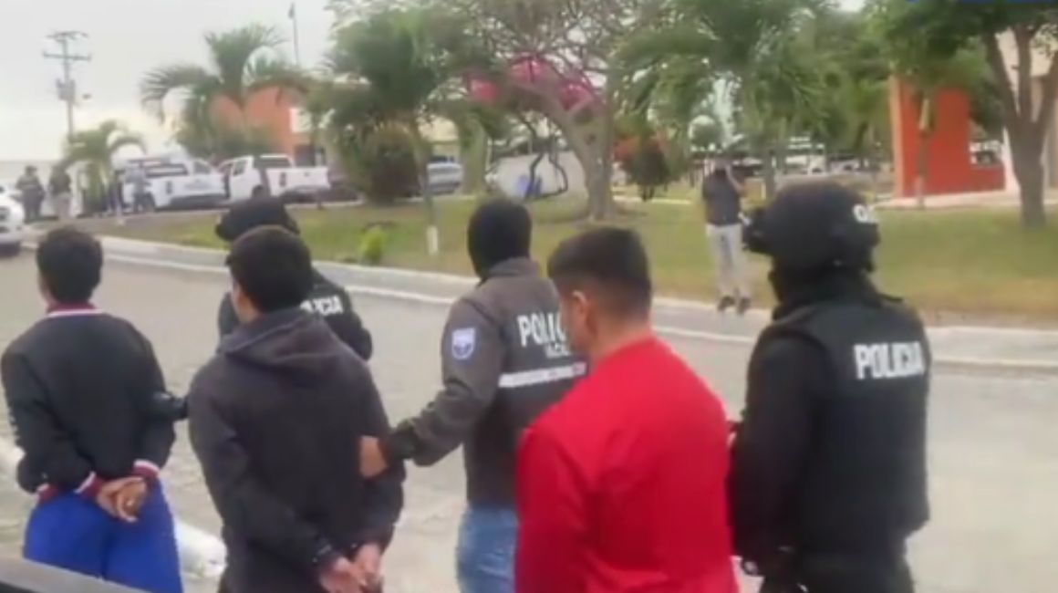 La Policía detuvo a presuntos integrantes de una banda dedicada al microtráfico de drogas en Manabí y Santa Elena.