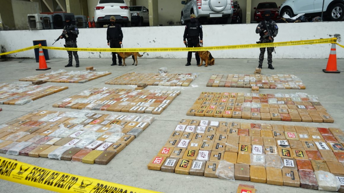 La Policía presentó más de una tonelada de droga decomisada en uno de los terminales portuarios de Guayaquil, este 20 de septiembre del 2023.