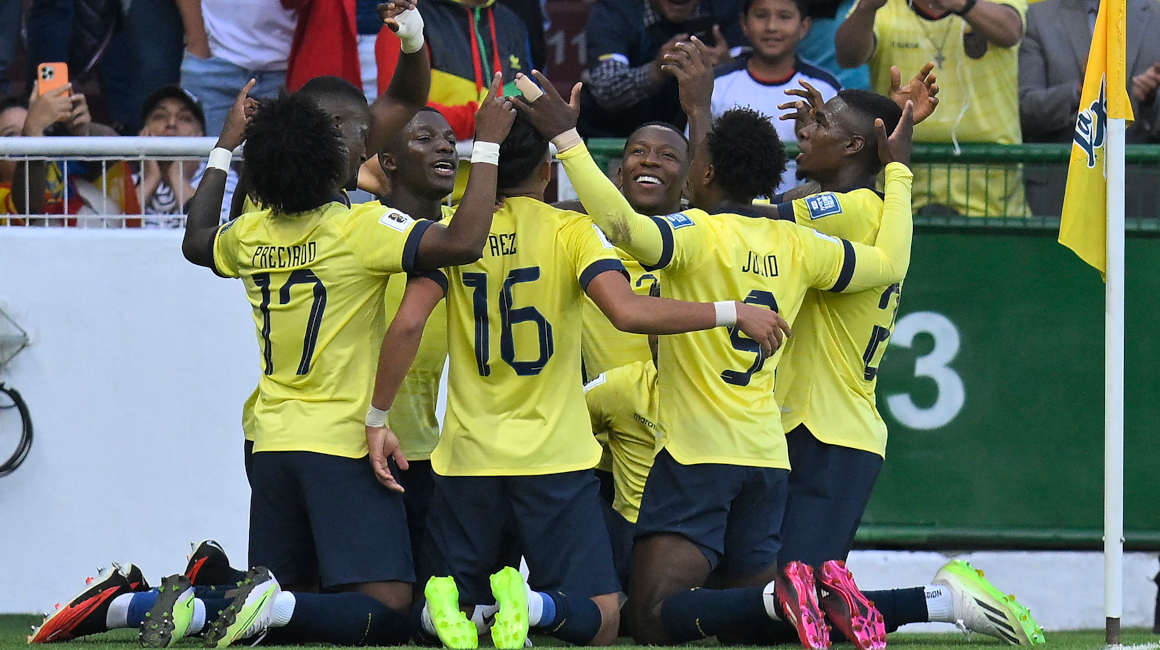 Los jugadores de Ecuador festejan un gol ante Uruguay por las Eliminatorias al Mundial 2026, el 12 de septiembre de 2023.