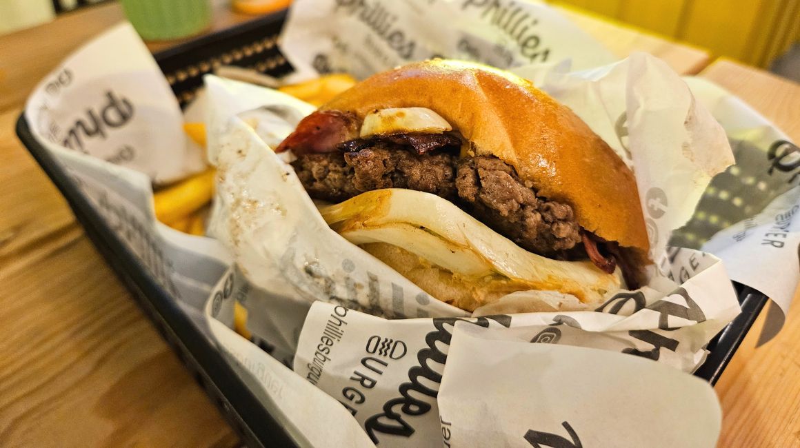 En Phillies Burger, en Cumbayá, hay ocho variedades de hamburguesas.