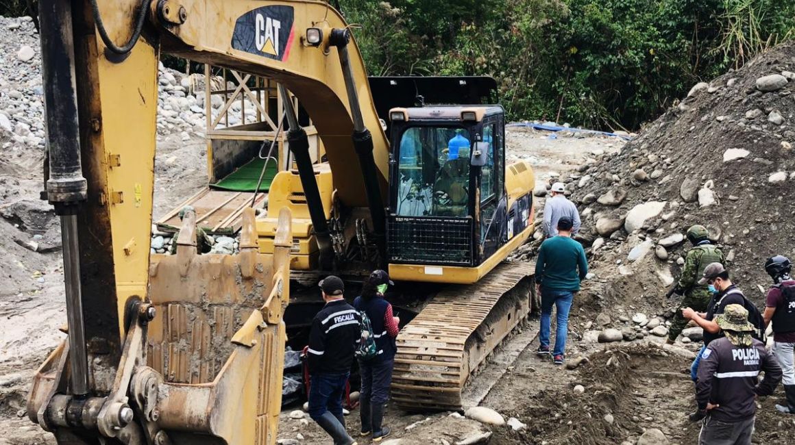 Personal militar, policial y de la Agencia de Regulación y Control de Energía en un operativo contra la minería ilegal en Orellana, el 21 de septiembre de 2023.