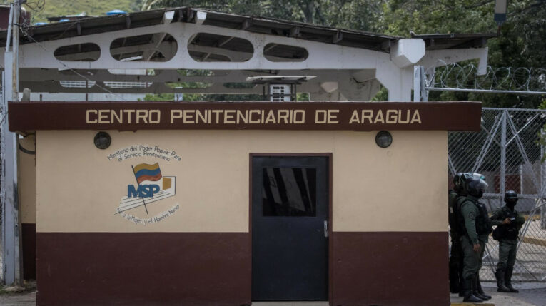 Imagen referencial. Intervención de las autoridades venezolanas en una cárcel donde opera la banda El Tren de Aragua, el 23 de septiembre de 2023.