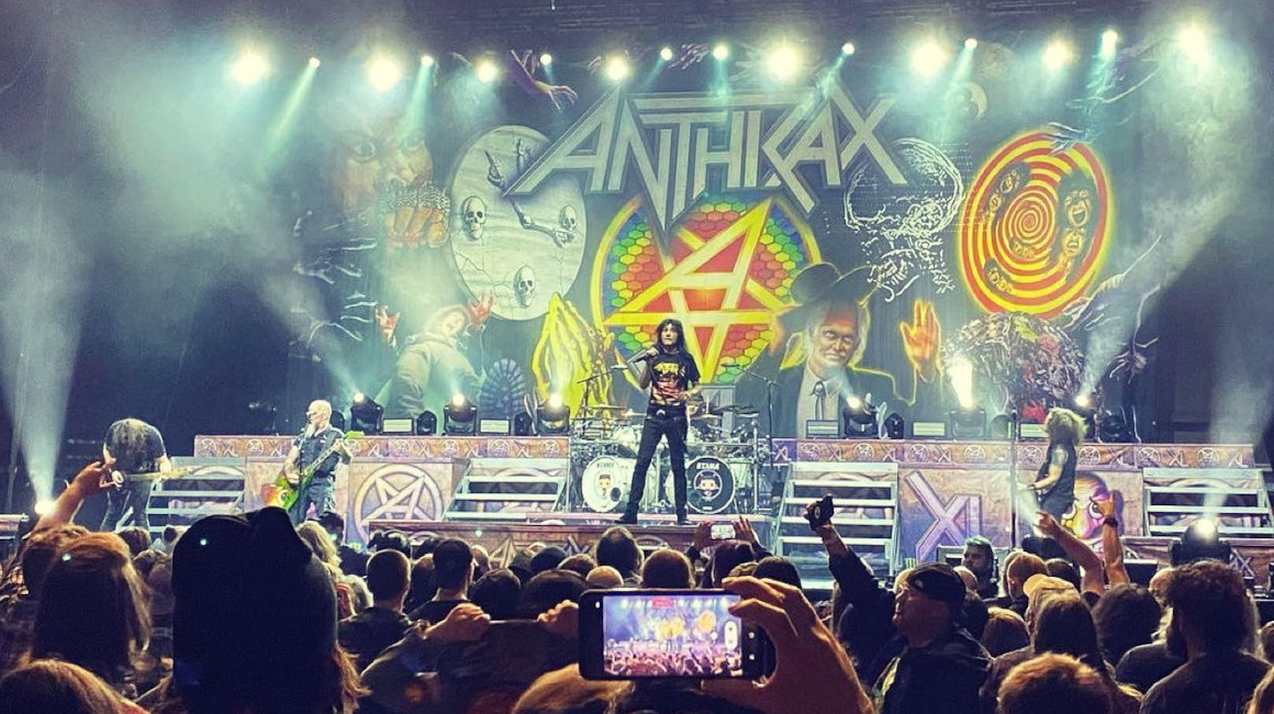 La banda de trhash metal, Anthrax, durante una presentación en 2023.