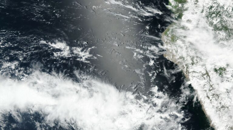 Vista del ciclón Yaku, una inusual depresión tropical, formado a finales de febrero de 2023 frente a la costa sur de Ecuador y al norte de Perú.