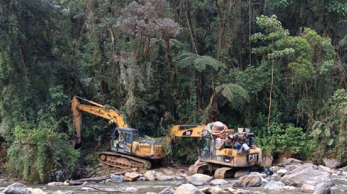 Retroexcavadoras decomisadas en el parque Podocarpus el 27 de septiembre de 2023.