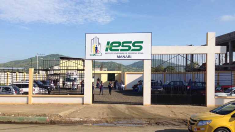 Atención a jubilados y afiliados del IESS en Manabí, el 17 de abril de 2016.