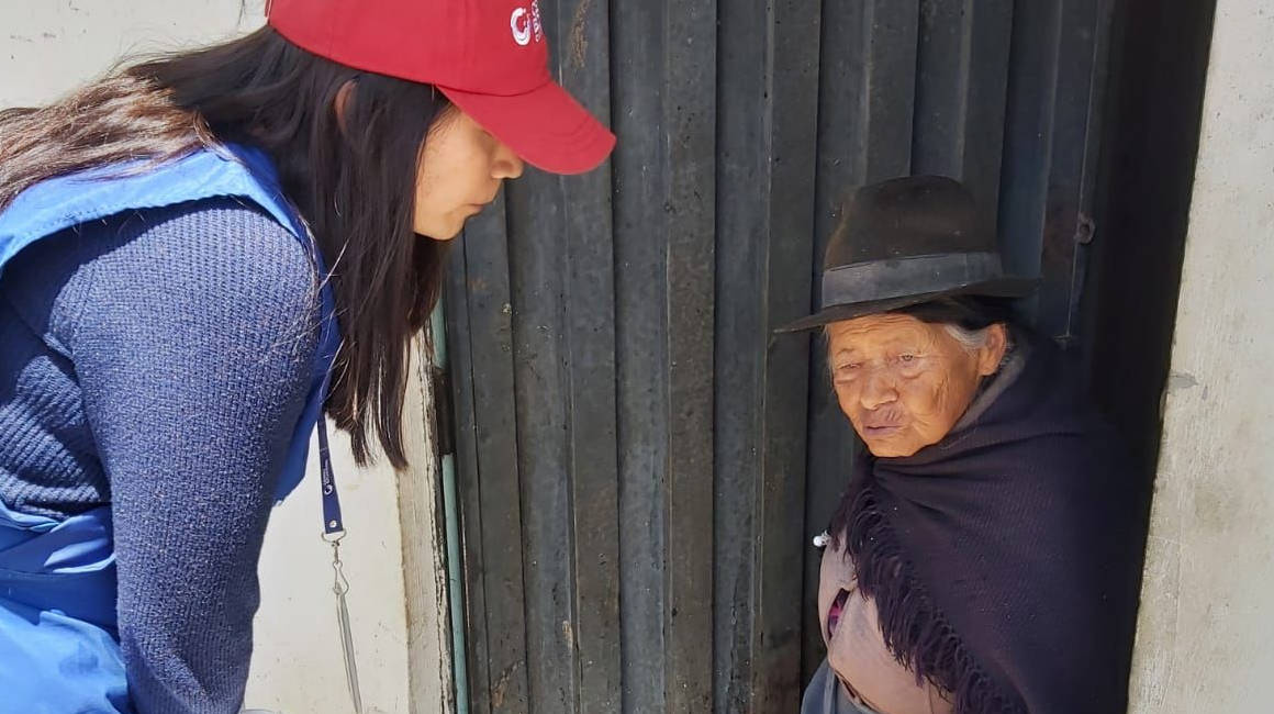 Una persona centenaria, durante el Censo en Ecuador, realizado en 2022.