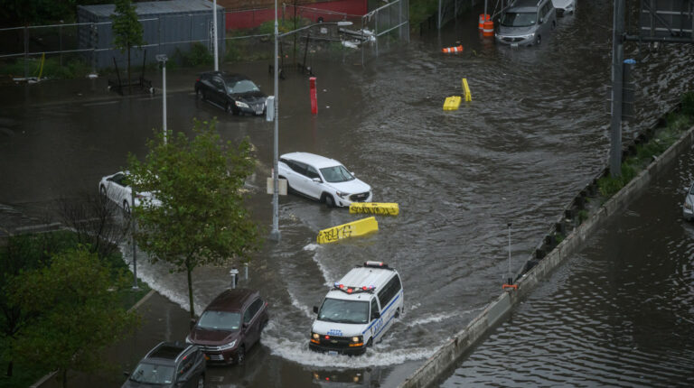 Nueva York colapsa y se declara en emergencia por fuertes inundaciones