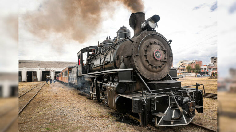 El presidente Lasso entregó la línea rehabilitada del ferrocarril en Riobamba