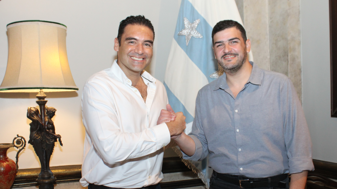 El alcalde de Samborondón, Juan José Yúnez, visitó en su despacho a su homólogo de Guayaquil, Aquiles Alvarez, para coordinar temas de seguridad y transporte.
