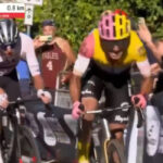 El ciclista ecuatoriano, Richard Carapaz, durante los metros finales del Giro de Emilia, el 30 de septiembre de 2023.