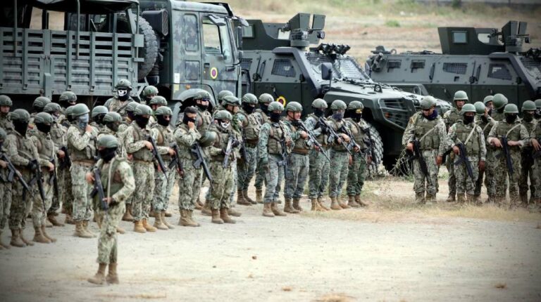 Personal de las Fuerzas Armadas participa de los operativos en Durán.