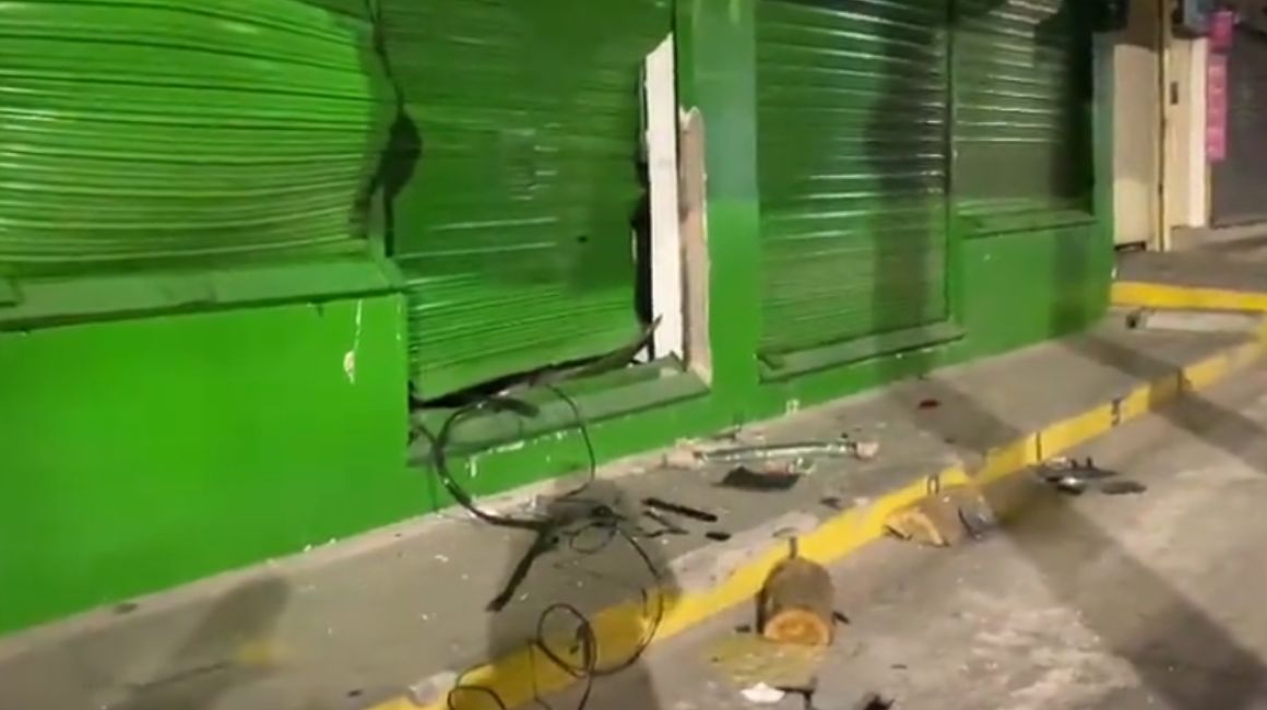 Delincuentes robaron un cajero automático ubicado en una farmacia, en Cumbayá, el 2 de octubre de 2023.