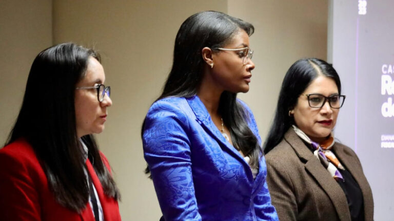 Fiscal Salazar denuncia por violencia política de género a esposa del exdefensor Carrión
