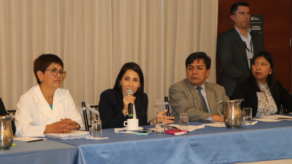Luisa González, candidata presidencial del correísmo, se reunió con el gremio de enfermeros, el 2 de octubre de 2023.