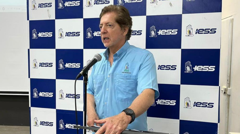 CNE presentará denuncia contra presidente del IESS
