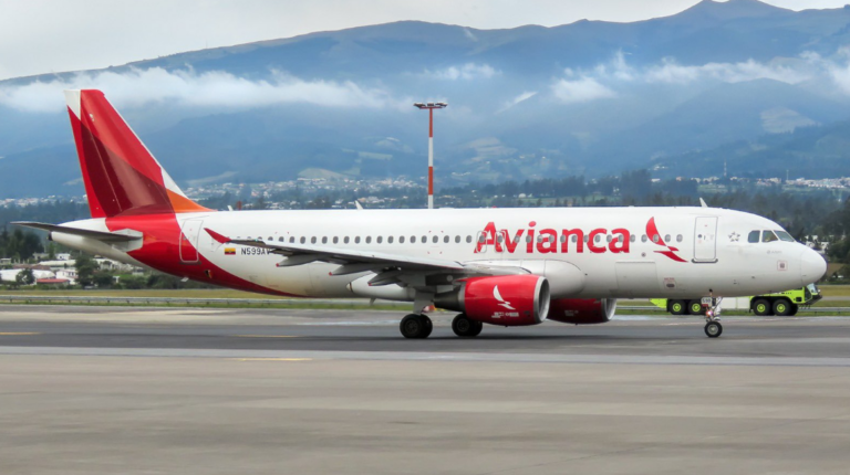 Imagen referencial de un avión de Avianca en el Aeropuerto Internacional Mariscal Sucre, de Quito.