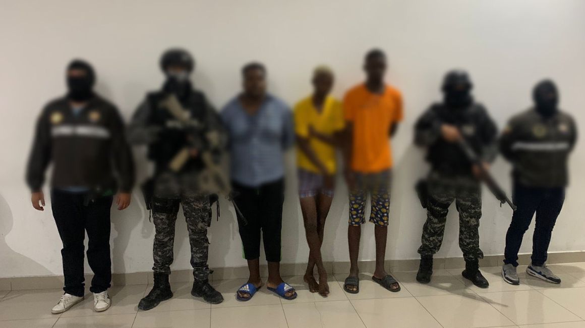 La Policía detuvo a presuntos integrantes de Los Tiguerones en Guayaquil, el 3 de octubre de 2023.