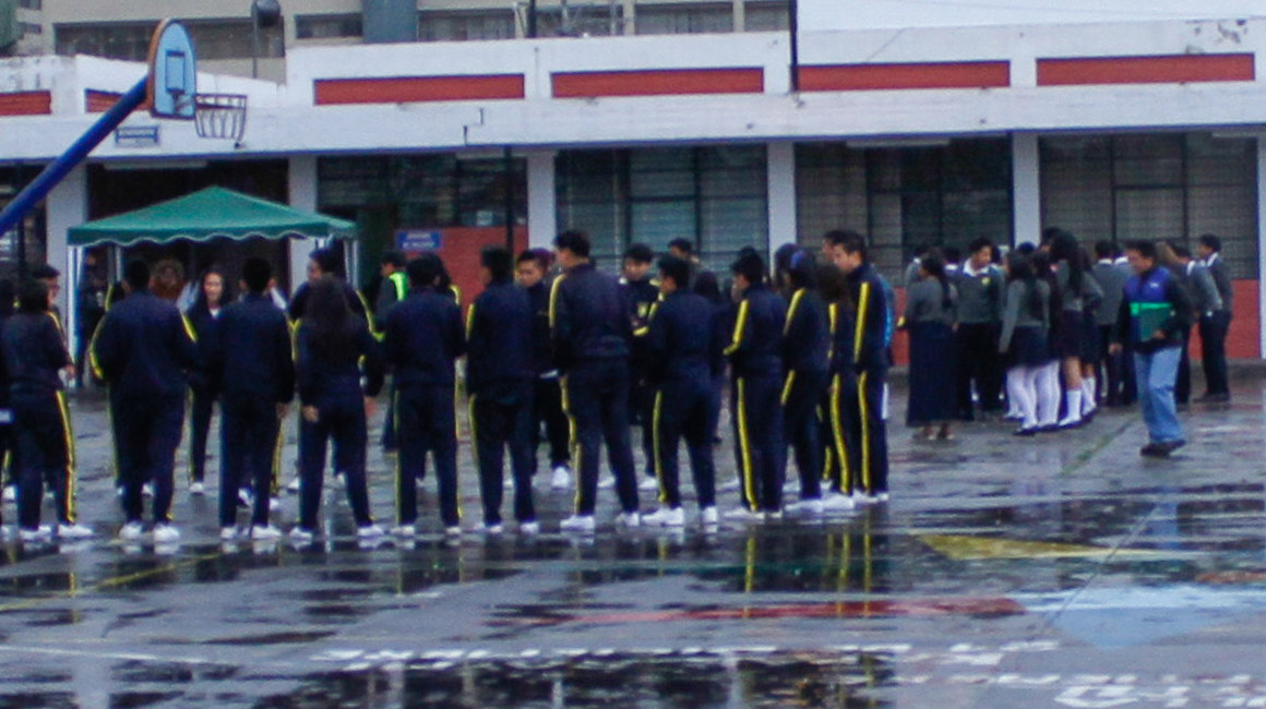 Foto referencial de un simulacro de evacuación en el Colegio Central Técnico de Quito, en septiembre de 2018.