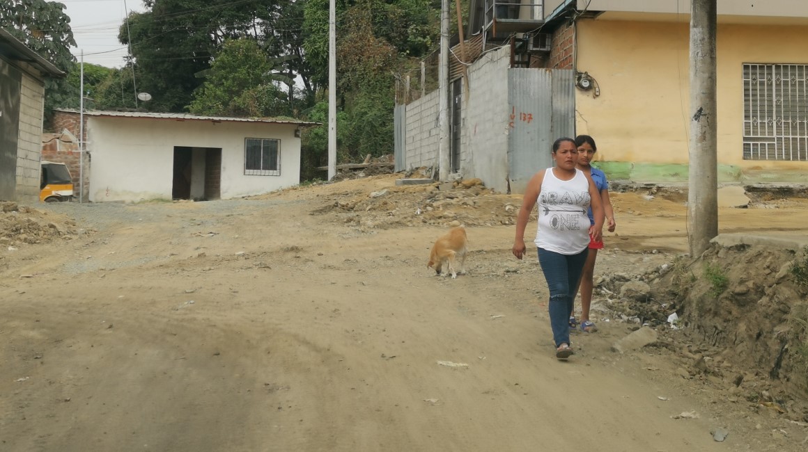 Calles destapadas en la cooperativa Reinaldo Quiñonez, al noroeste de Guayaquil, en una de las zonas con más necesidades de la ciudad.
