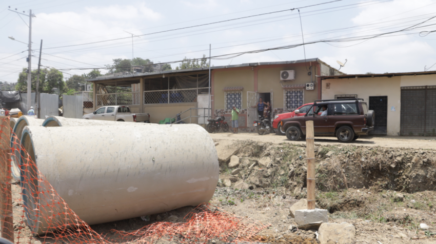 El Municipio de Guayaquil ejecuta obras de alcantarillado en el sector de la cooperativa Reinaldo Quiñonez, en el sector de Monte Sinaí. 