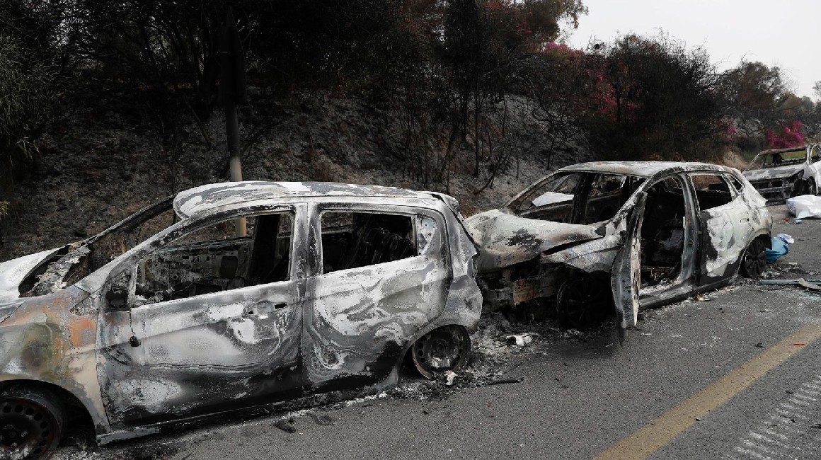 Autos de ciudadanos de Israel, destruidos por milicianos de Hamás en Sderot.