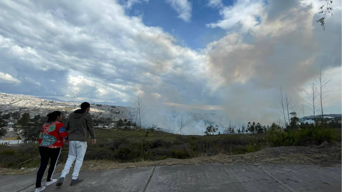 Moradores del sector de Carcelén reportaron un incendio forestal el 9 de octubre de 2023.