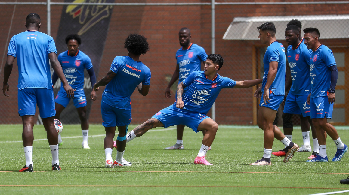 Los jugadores de la selección de Ecuador durante el entrenamiento del martes 10 de octubre.