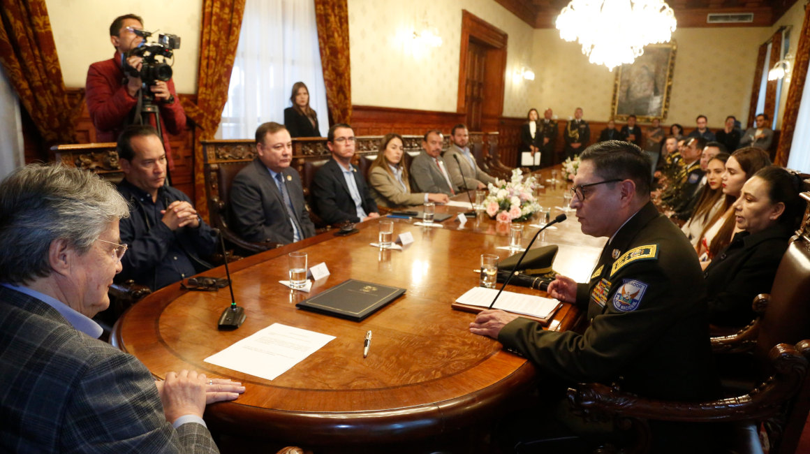 El presidente Guillermo Lasso dirige una reunión del Gabinete de Seguridad, el 7 de octubre de 2023, en Quito.