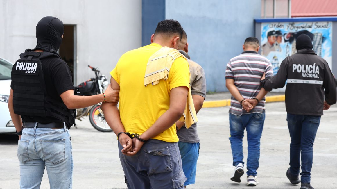 Foto referencial de detenidos en un caso de secuestro en Guayaquil.