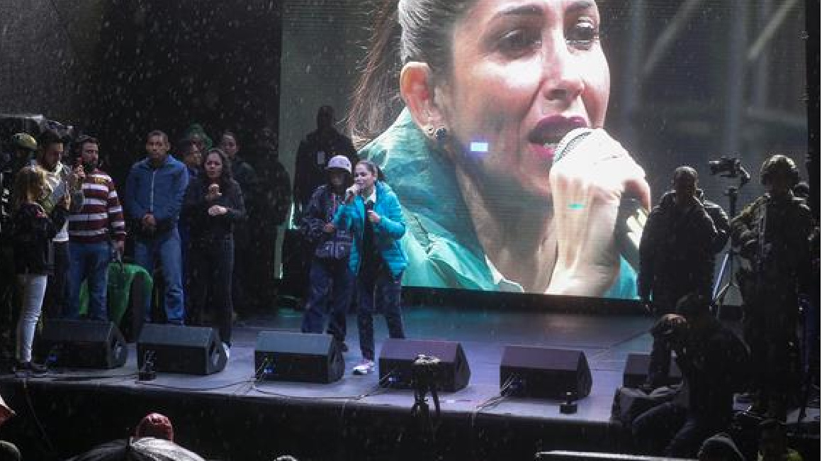 Luisa González, candidata presidencial, en cierre de campaña en Quito el 11 de octubre de 2023.