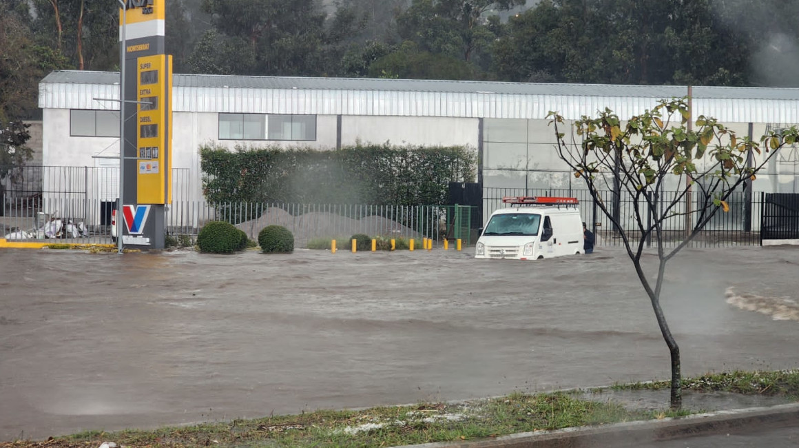 Inundaciones en la Ruta Viva en Quito