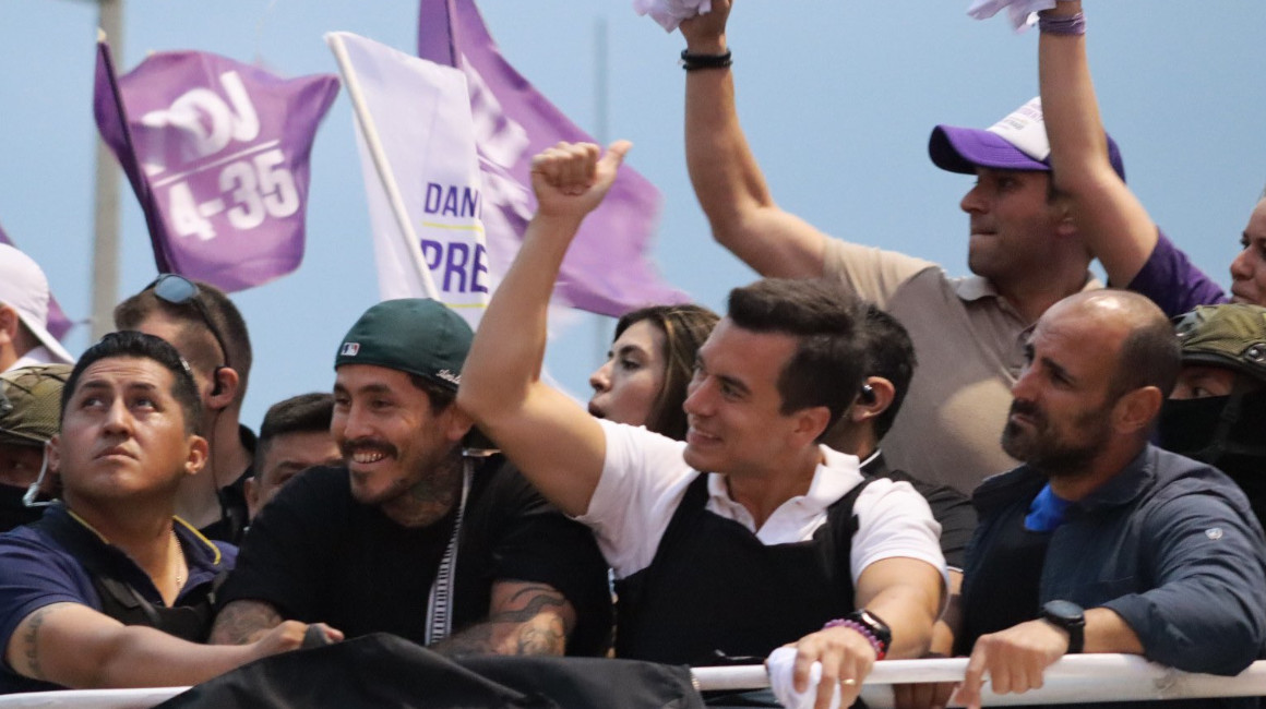 Daniel Noboa, junto a Marlon 'Chito' Vera, en el cierre de su campaña en Manabí, el 11 de octubre de 2023.