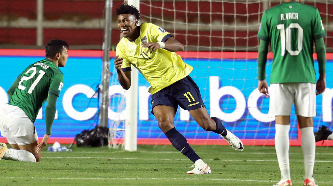 Kevin Rodríguez festeja el gol de la victoria de Ecuador ante Bolivia, en La Paz, el 12 de octubre de 2023.