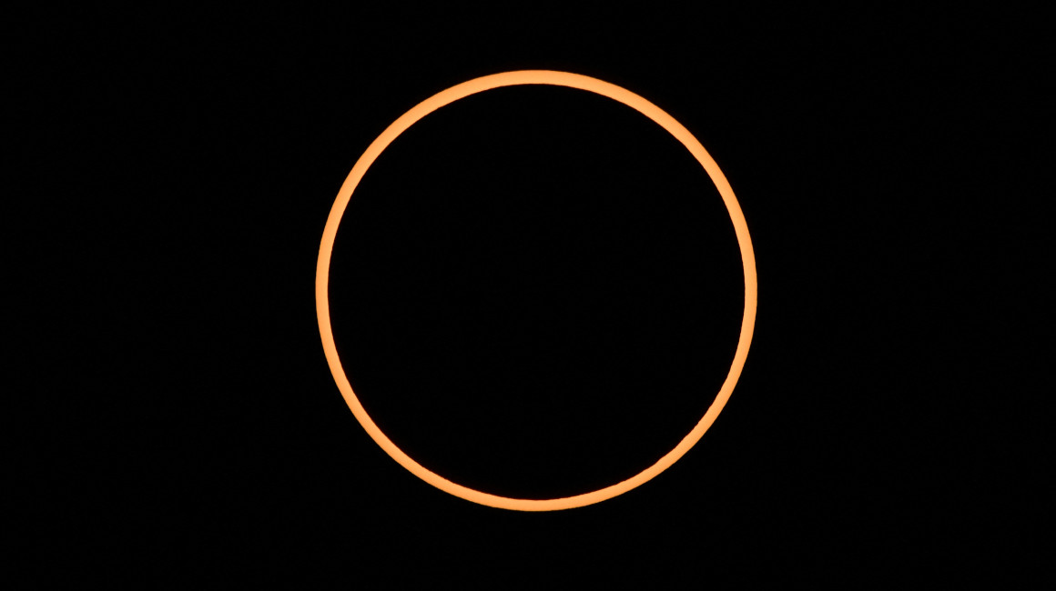 Vista frontal del eclipse solar anular desde Albuquerque, New Mexico, el 14 de octubre de 2023. 