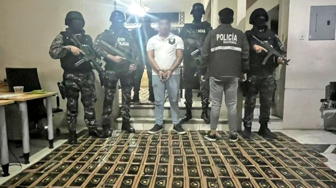 Un detenido dejó un operativo en Cojimíes. Se decomisaron 2.640 bloques de cocaína.