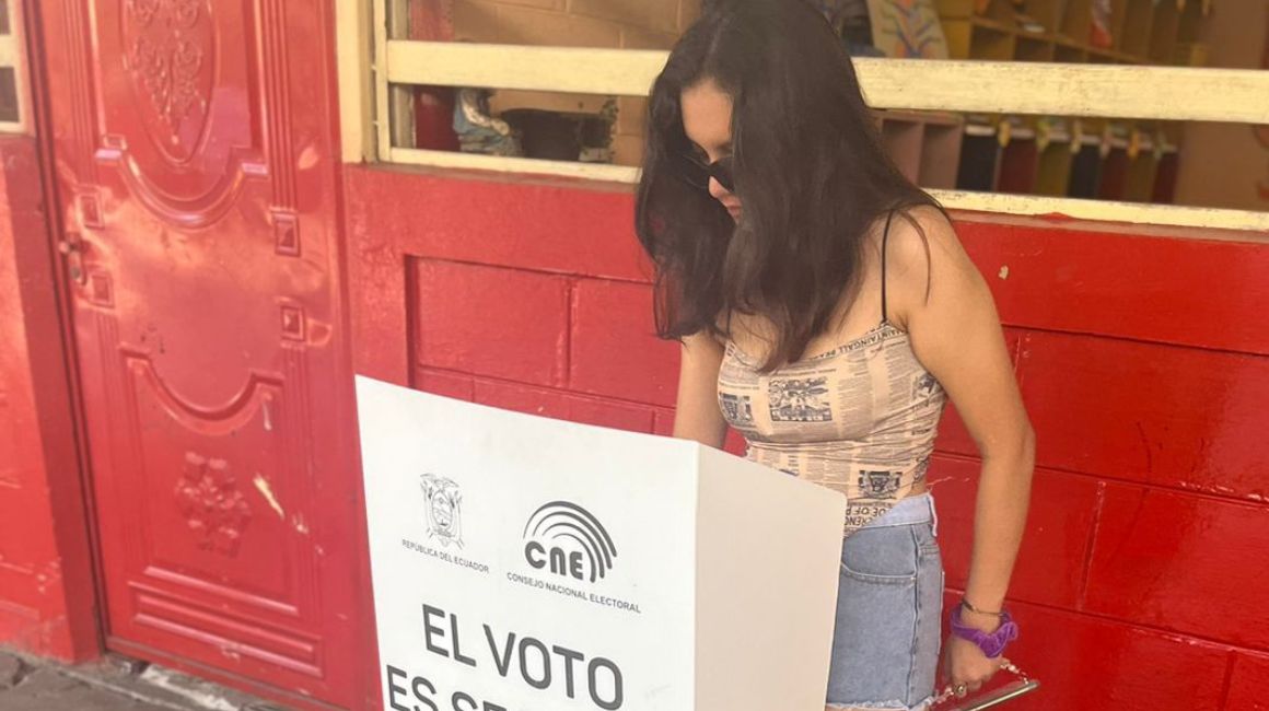 Kate Machado votó en Portovelo, El Oro, el 15 de octubre de 2023.
