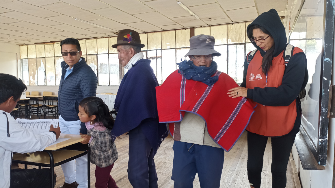 Votantes indígenas en la parroquia de Pilahuin, en Tungurahua. 15 de octubre de 2023