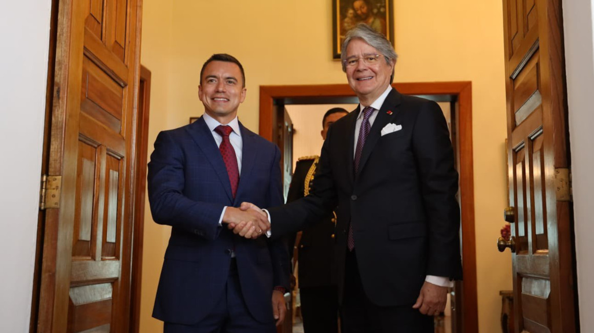 El presidente electo, Daniel Noboa, y el presidente saliente, Guillermo Lasso, en el Palacio de Carondelet