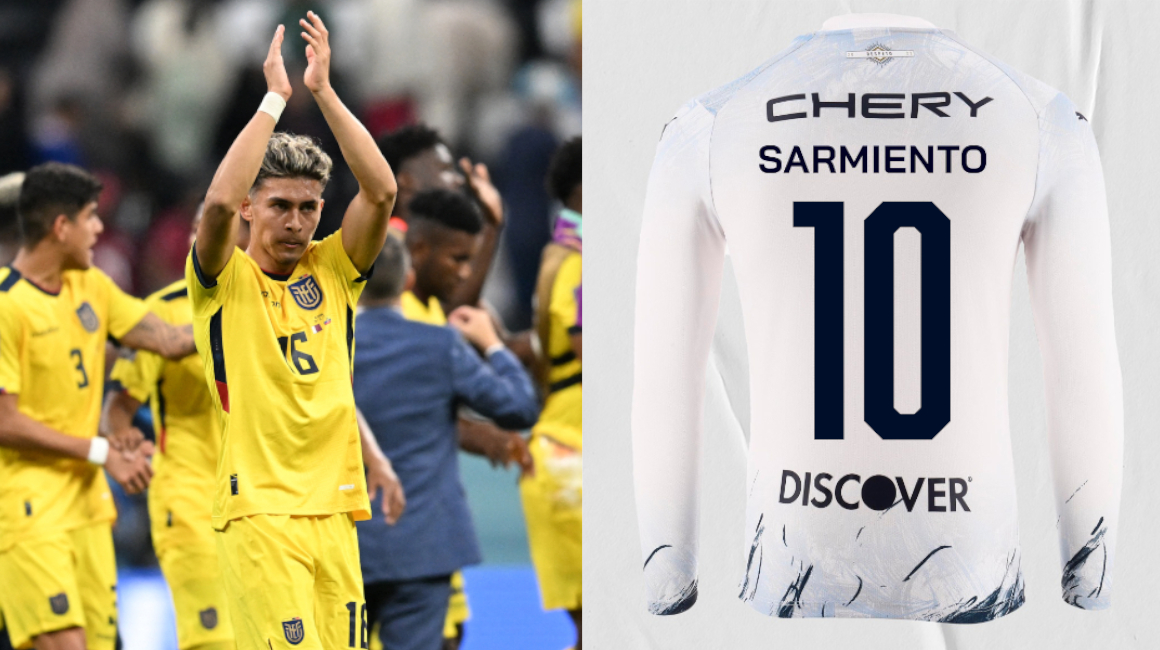 El futbolista ecuatoriano Jeremy Sarmiento y la camiseta 10 de Liga de Quito.