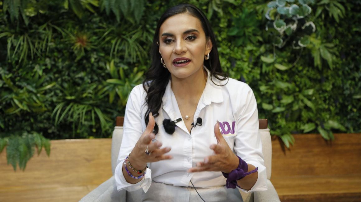 Verónica Abad, vicepresidenta electa de Ecuador, habla durante una entrevista con EFE el 15 de octubre de 2023, en Quito (Ecuador).
