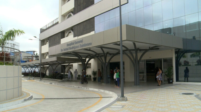 Vista externa del Hospital Rodríguez Zambrano de Manta.