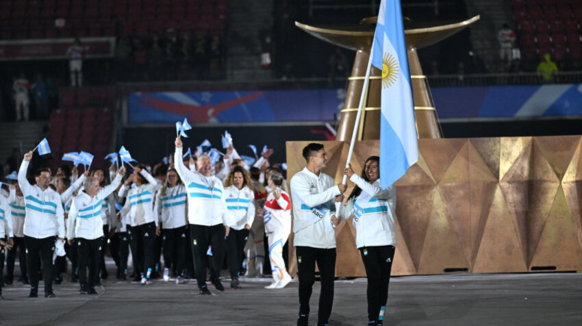 La delegación argentina desfila en la ceremonia de apertura de los Juegos Panamericanos, el 20 de octubre de 2023.