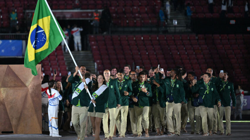 La delegación brasileña desfila en la ceremonia de apertura de los Juegos Panamericanos, el 20 de octubre de 2023.