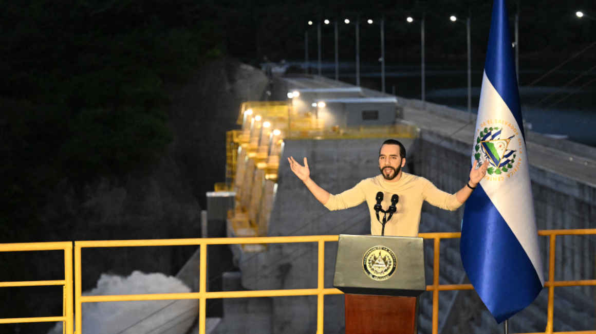 Bukele en la nueva represa de El Salvador, el 20 de octubre de 2023.